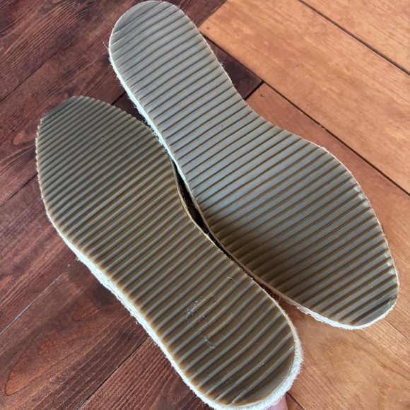 ✨ Karl Lagerfeld Paris Desta Logo Quilted Espadrille✨ - Picture 3 of 3